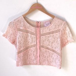 Romeo & Juliet Couture Dusty pink lace short sleeve crop top, Size L